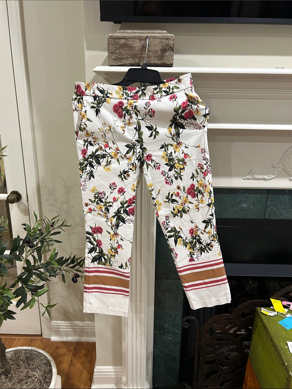 Jules & Leopold White Floral Stretch Pants with Pink and Yellow Blooms